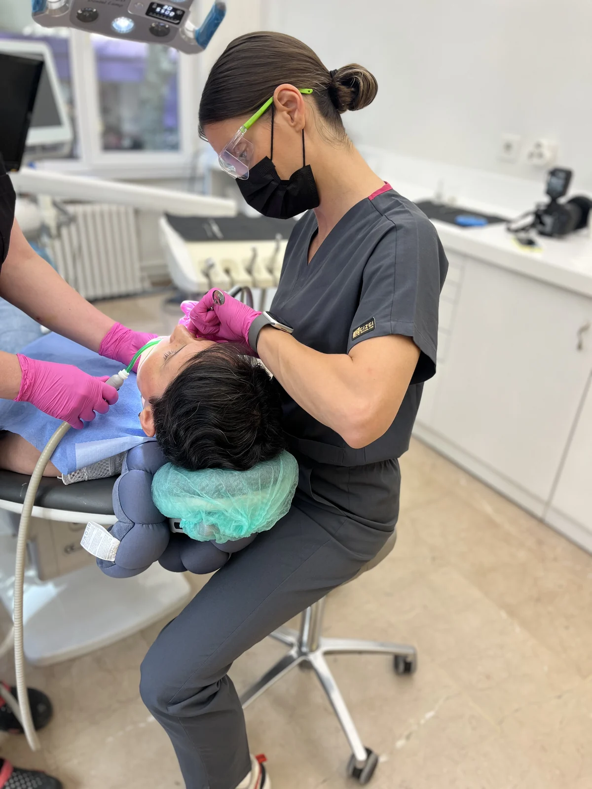 Dr. Cansu Öztürk performing microscope root canal treatment at GC Clinic Istanbul